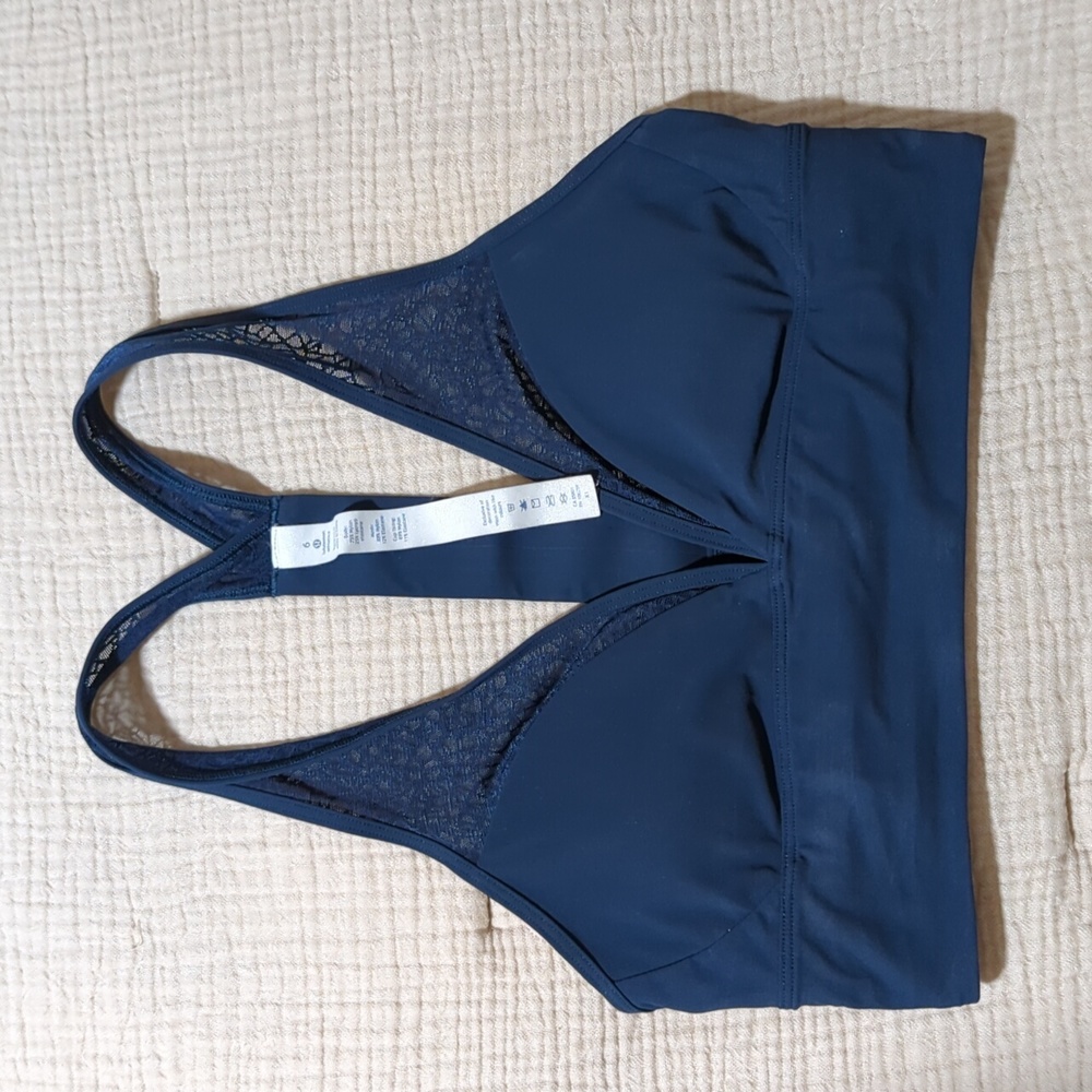 Lululemon Twist & Train Bra size 6